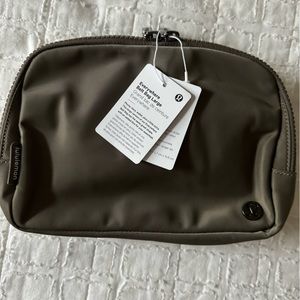 Lululemon 2L belt bag